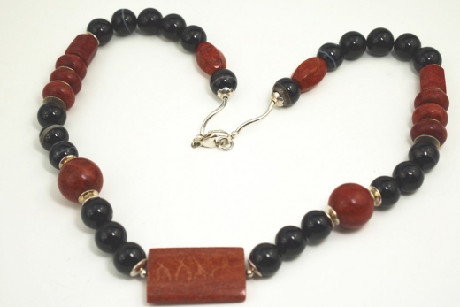 Ausgefallene Schaum Koralle Kette mit Sardonyx Onyx und 925er Silber Zwischenteile